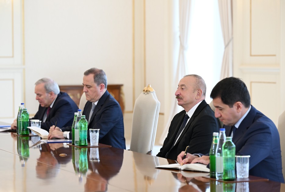 Prezident İlham Əliyev Avropa İttifaqının Genişlənmə üzrə komissarını qəbul edib- FOTO